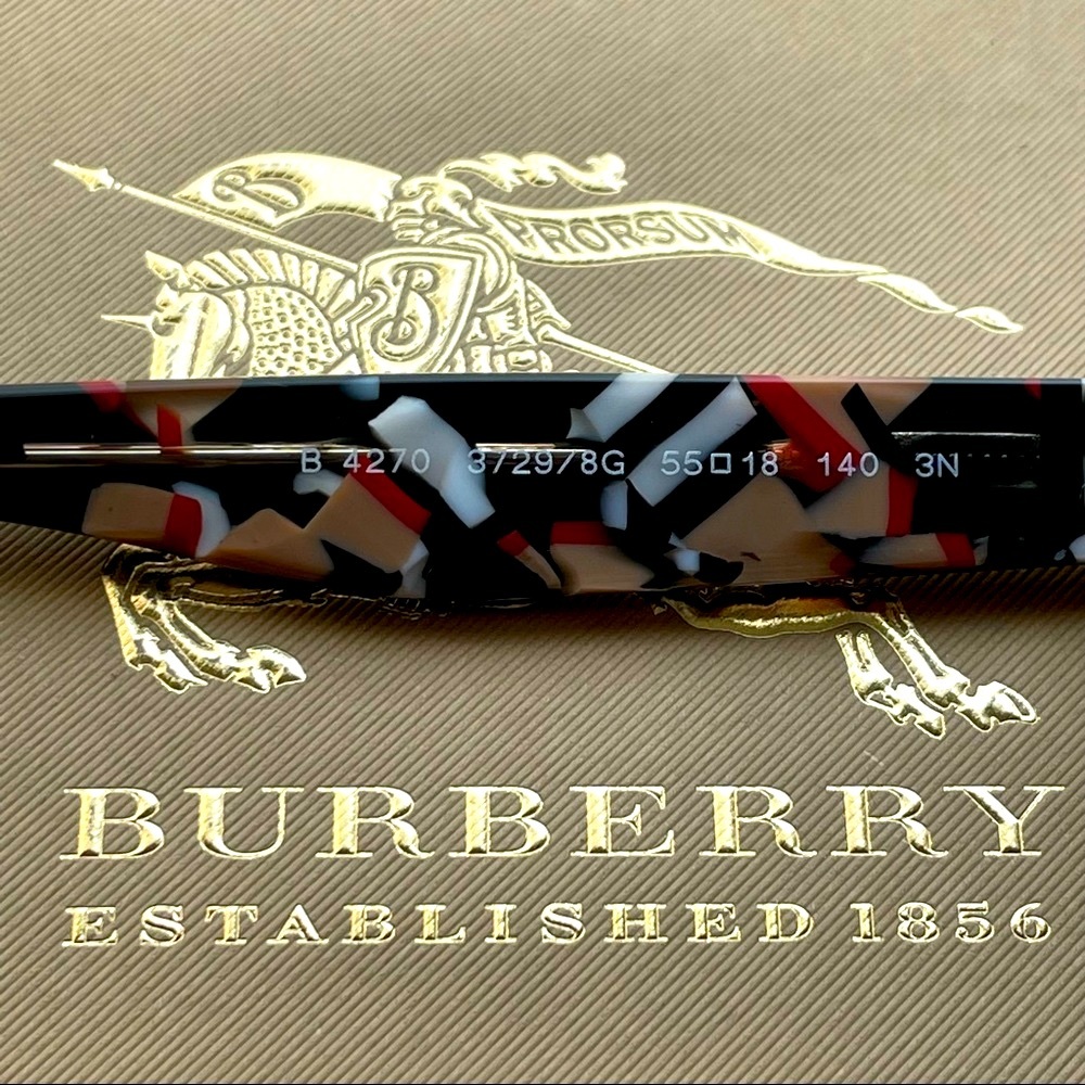 NWT Burberry Sunglasses - Picture 9 of 13
